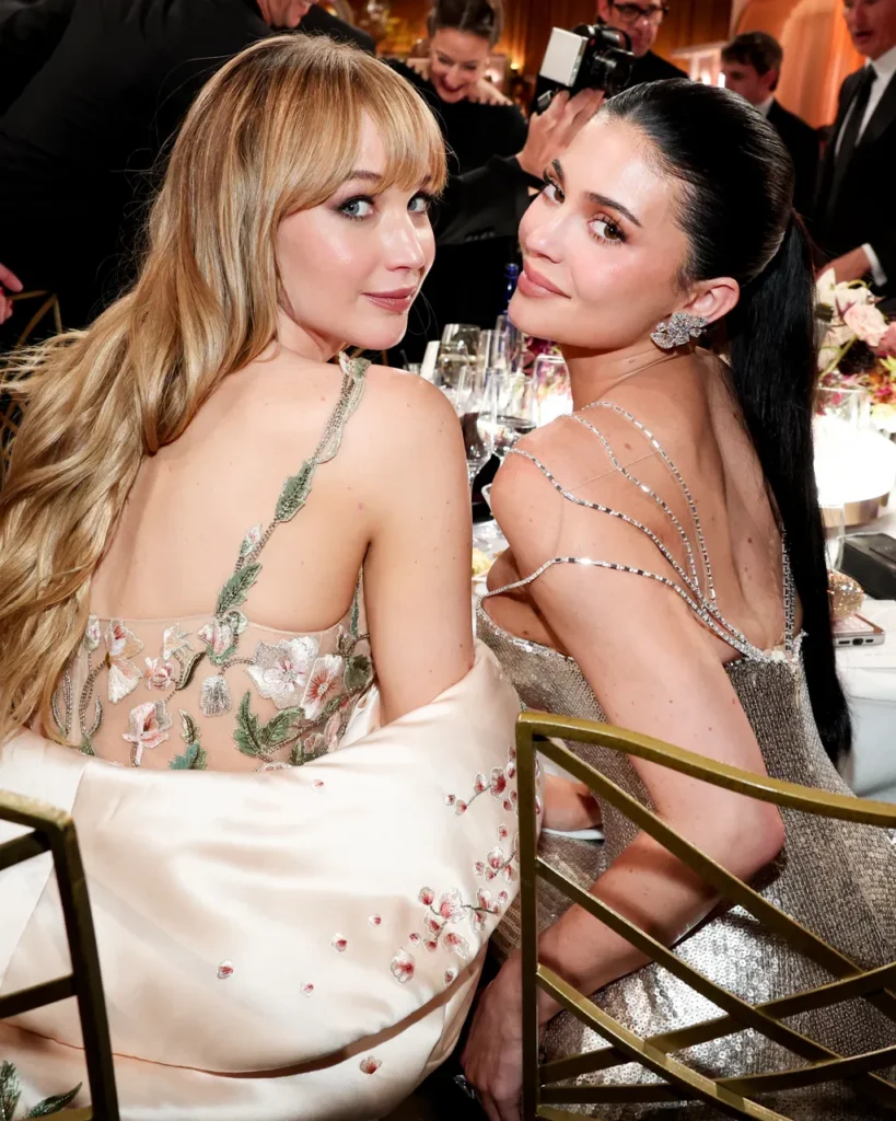 Kylie Jenner Gold Gown Golden Globes 2026 — Hollywood’s Metallic ObsessionKylie Jenner Gold Gown Golden Globes 2026 — Hollywood’s Metallic Obsession