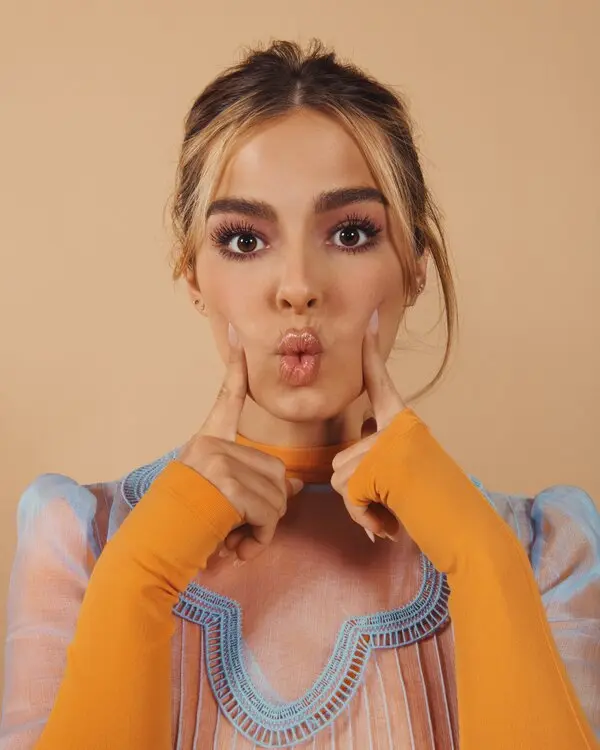 Addison Rae — Off-Center Liner Aesthetic