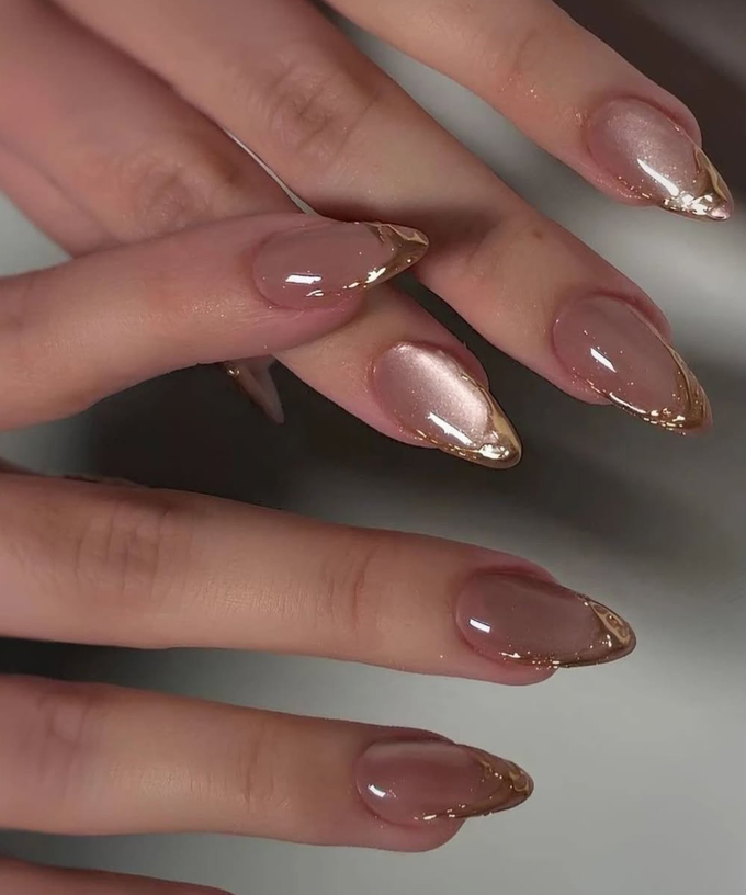 Celebrity Nail Trends 2026 — Mother of Pearl, Dipped Nails and Every Look From the Red Carpet Cat Eye Nails