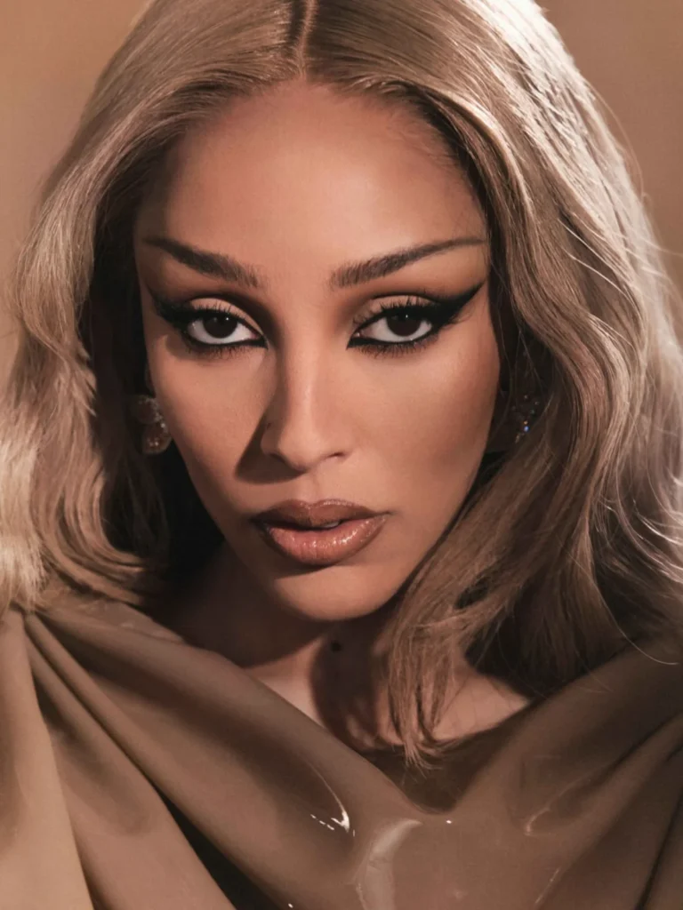 Doja Cat — Two-Toned Lip Pioneer