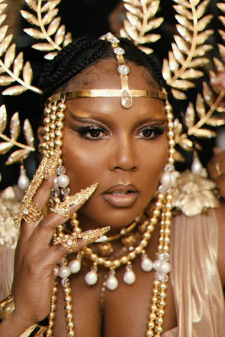 Lizzo — Shimmer and Theatrical Glamour