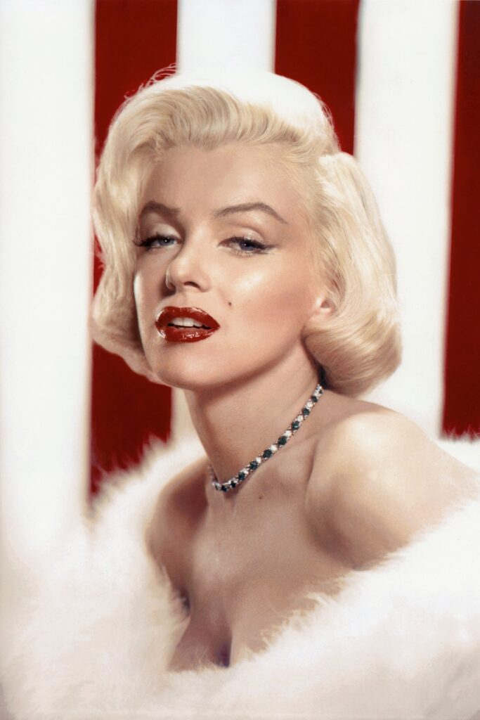 Marilyn Monroe Beauty Look 2026 — The Complete Old Hollywood Makeup and Hair Guide Marilyn Monroe's Glowing Skin Approach