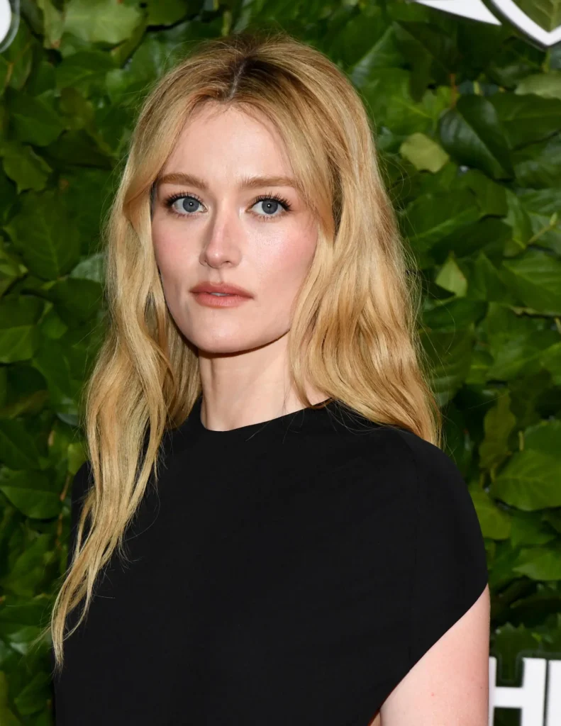 Gotham TV Awards 2026 Beauty Trends — Coquette Hair, Contoured Lips and Natural Glam Sarah Pidgeon overlined lip Gotham