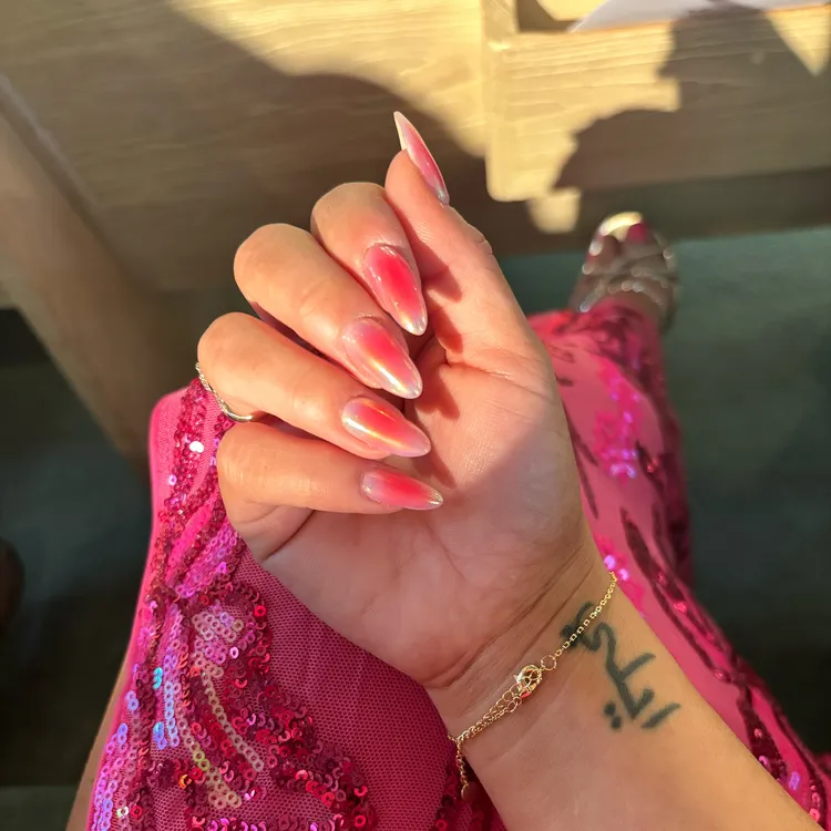 Celebrity Summer Nail Trends 2026 — Glazed Jelly, Seaglass and Every Look to Try Soft Aura Nails