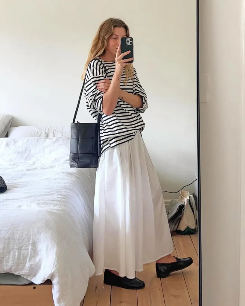 How to Build a Celebrity Capsule Wardrobe 2026 — 10 Pieces Every It-Girl Owns Structured Leather or Quality Fabric Bag