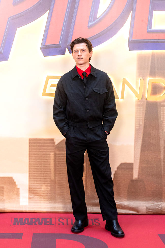 Zendaya Madrid Photocall Outfit 2026 — The Christian Cowan Minidress Breaking the Internet Tom Holland Jacquemus Madrid outfit 2026