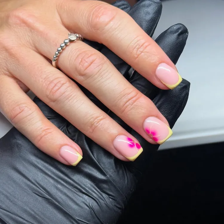 Celebrity Summer Nail Trends 2026 — Glazed Jelly, Seaglass and Every Look to Try Tropicana Tips Nails