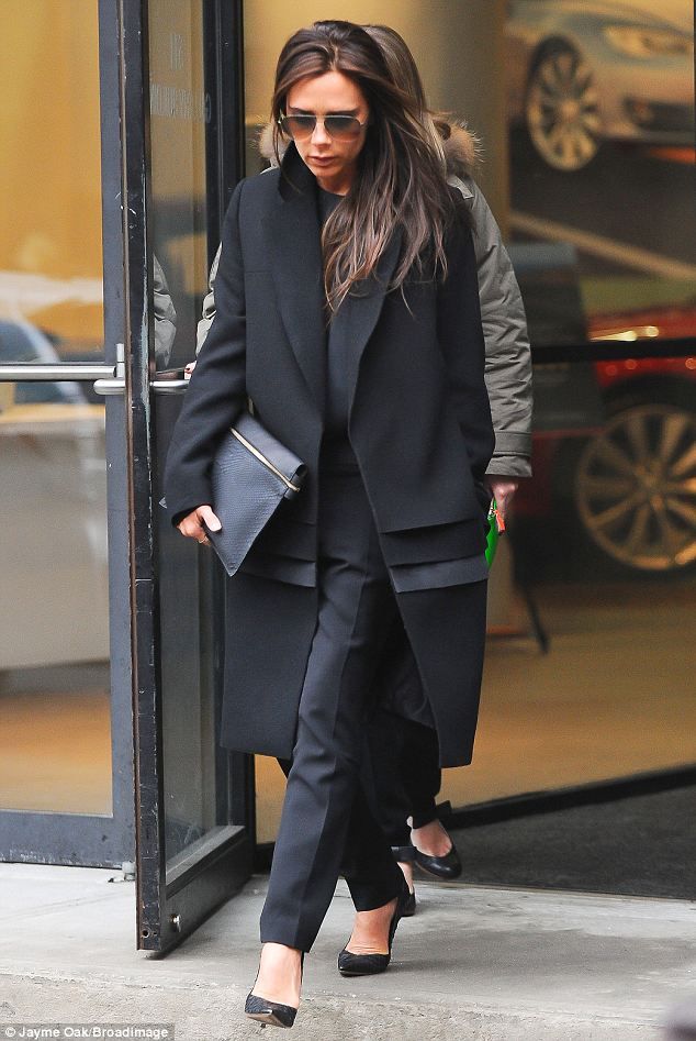 How to Dress Like Victoria Beckham — The Complete Quiet Luxury Style Guide 2026 Victoria Beckham structured handbag