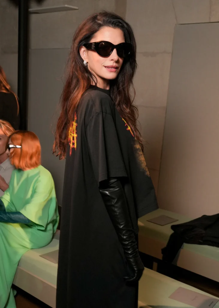 How to Dress Like Anne Hathaway — Her Complete Celebrity Style Guide 2026 Anne Hathaway street style