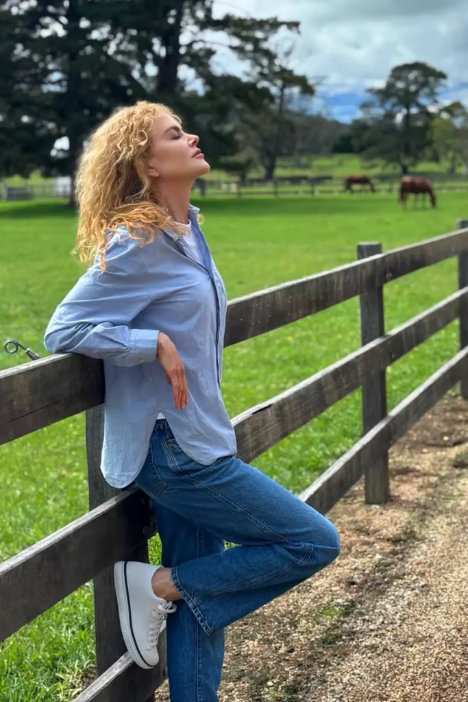 Nicole Kidman Off-Duty Formula — The White Sneaker Edition