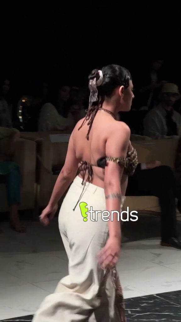 People Confused By Walks On Parishae Adnan Fashion Show