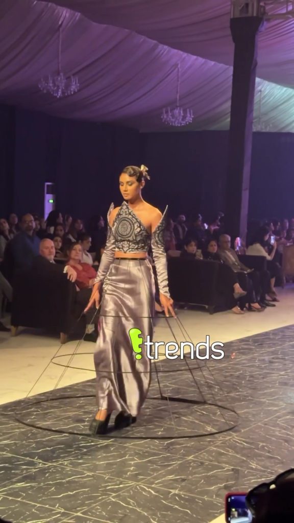 People Confused By Walks On Parishae Adnan Fashion Show