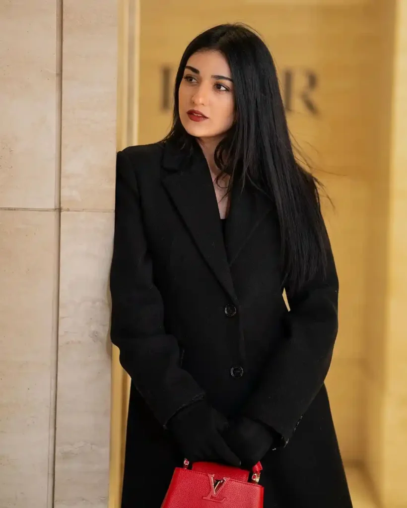 Sarah Khan, Husband, Age, Sister, Net Worth