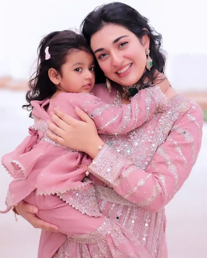 Sarah Khan, Husband, Age, Sister, Net Worth