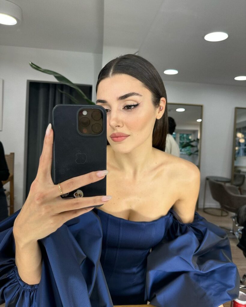 Hande Erçel Age