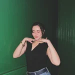 Hania Amir Height in feet