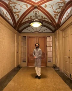 Waqar Zaka Height in feet
