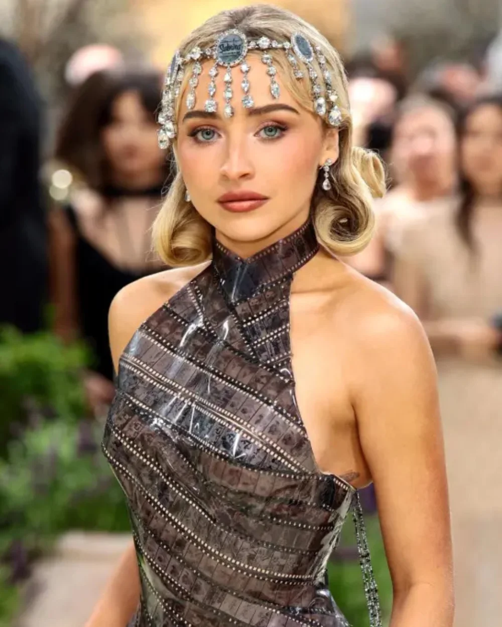 Sabrina Carpenter Met Gala 2026 Makeup and Beauty Look — Old Hollywood Glamour Guide Sabrina Carpenter met gala 2026